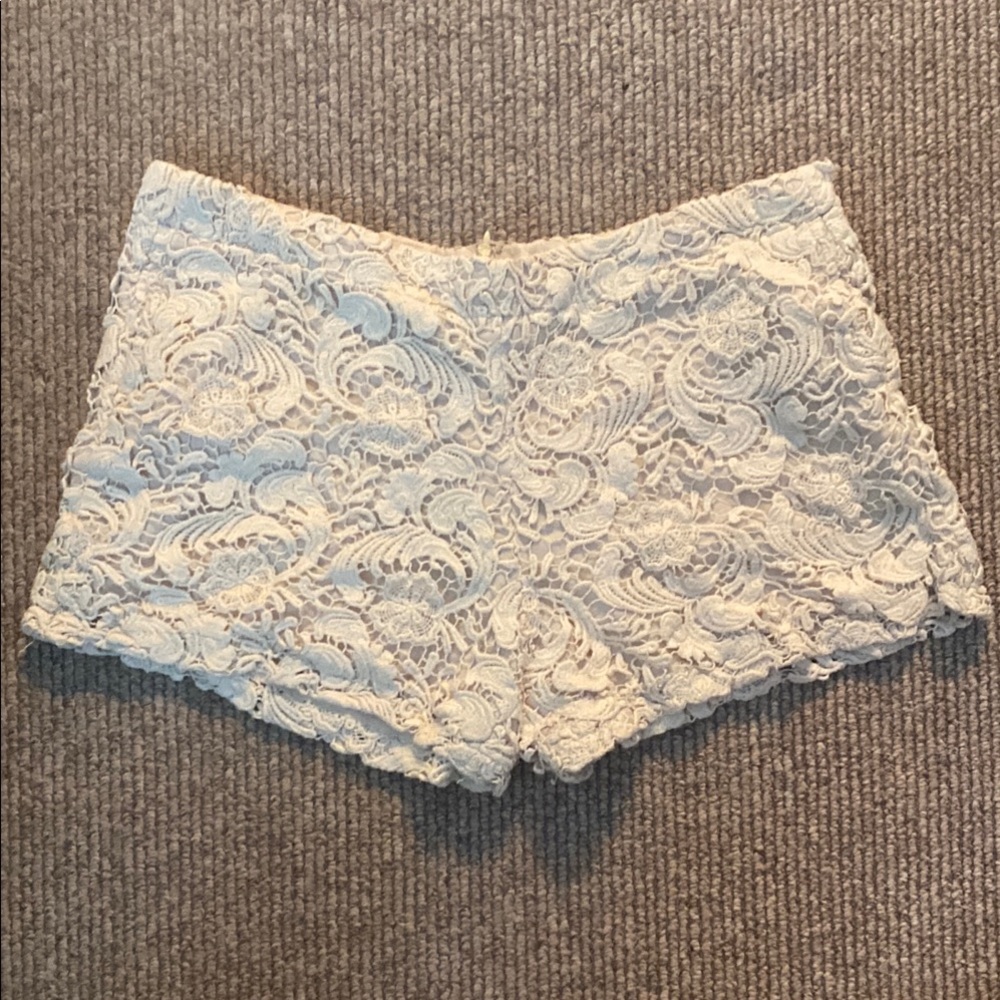 Elegant Lace Shorts in Cream